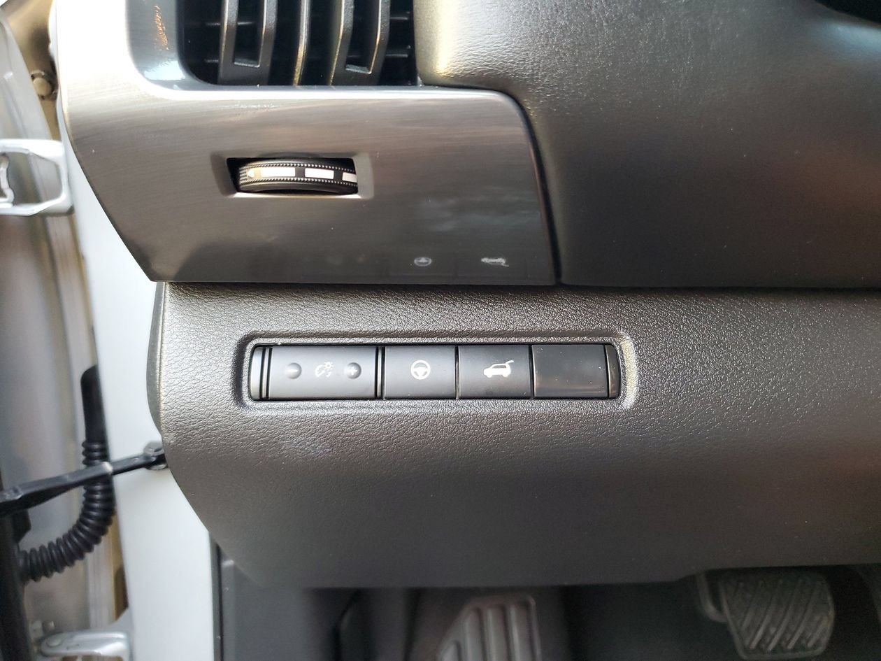Used 2025 Nissan Pathfinder SL FWD image 29