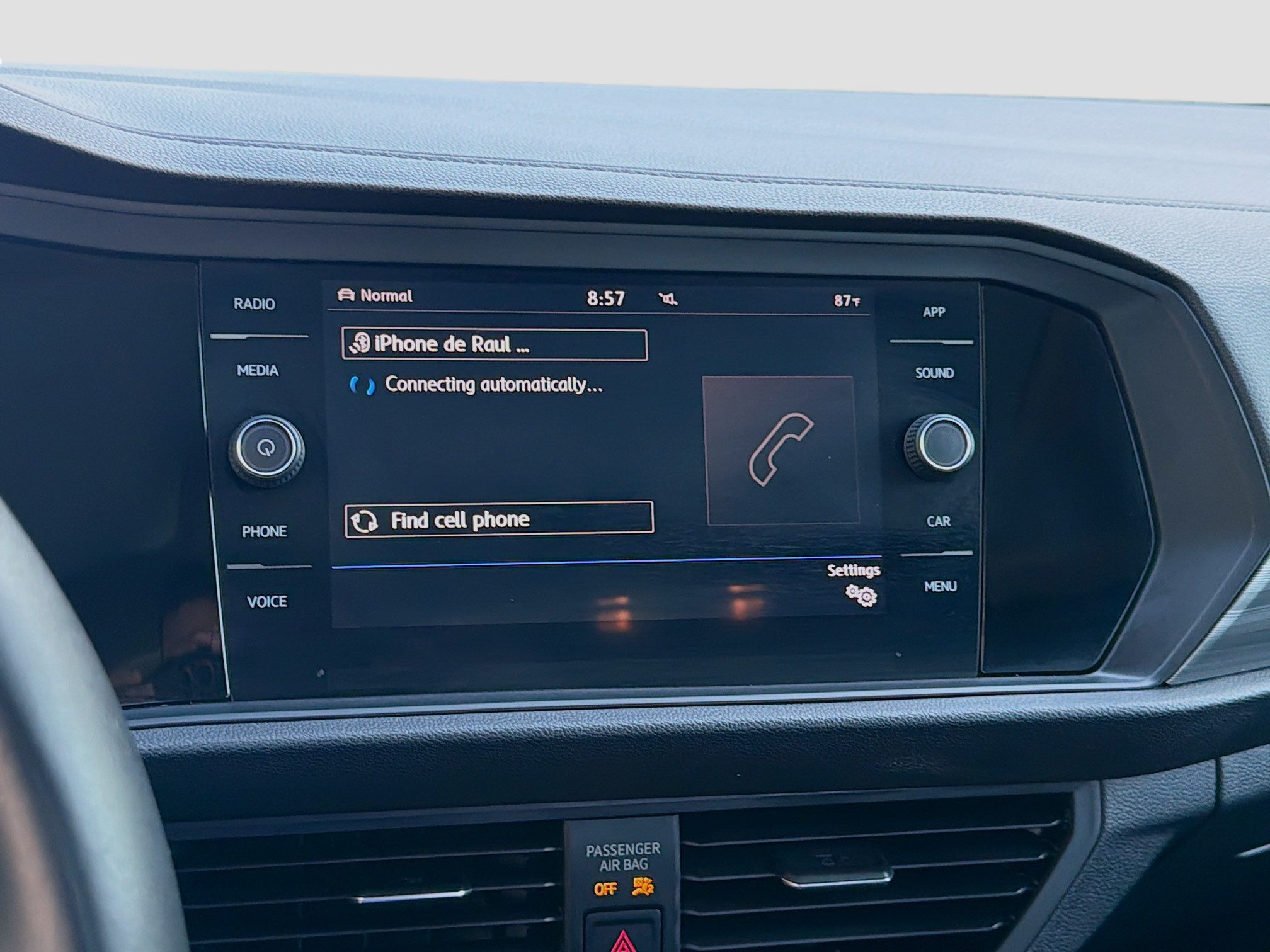 Used 2019 Volkswagen Jetta SEL w/ Cold Weather Package FWD image 11