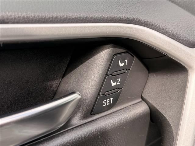 Used 2022 Toyota RAV4 XLE Premium AWD/4WD image 17