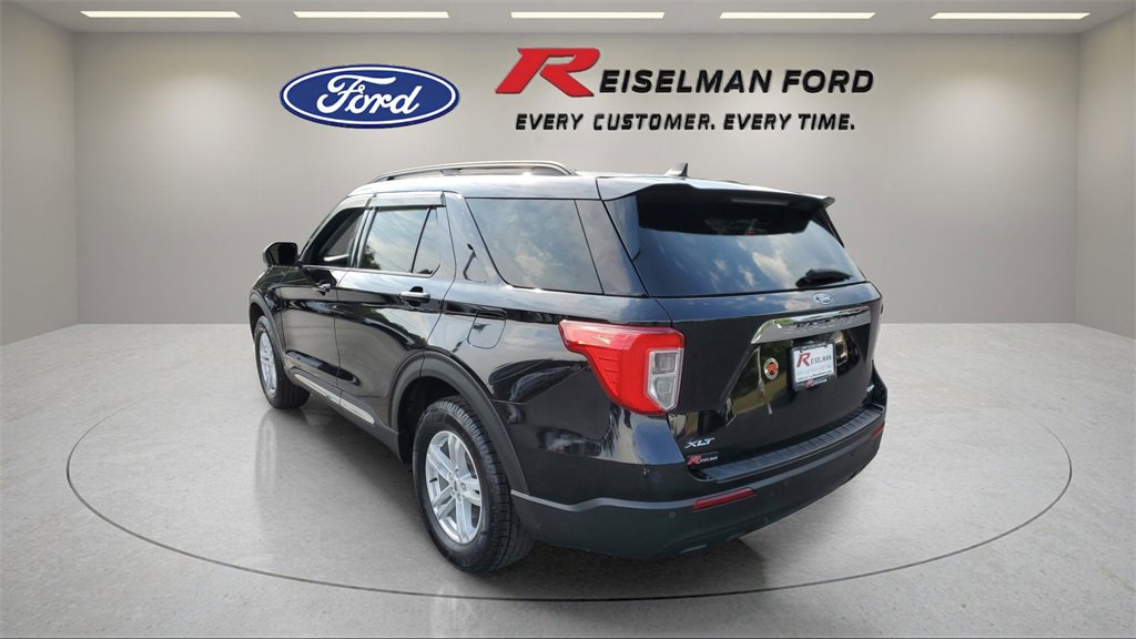 Certified 2022 Ford Explorer XLT image 3