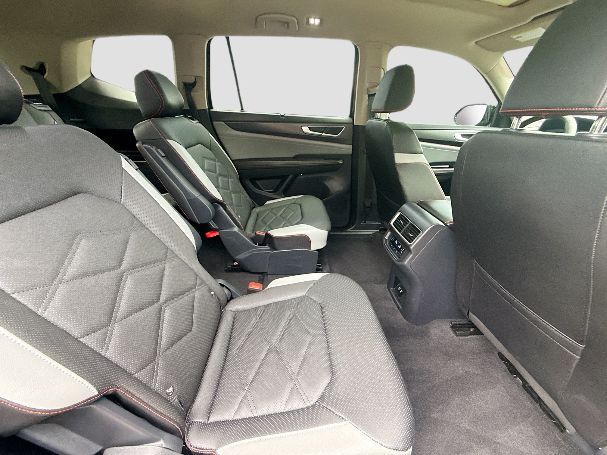 Certified 2026 Volkswagen Atlas Peak Edition AWD/4WD image 28