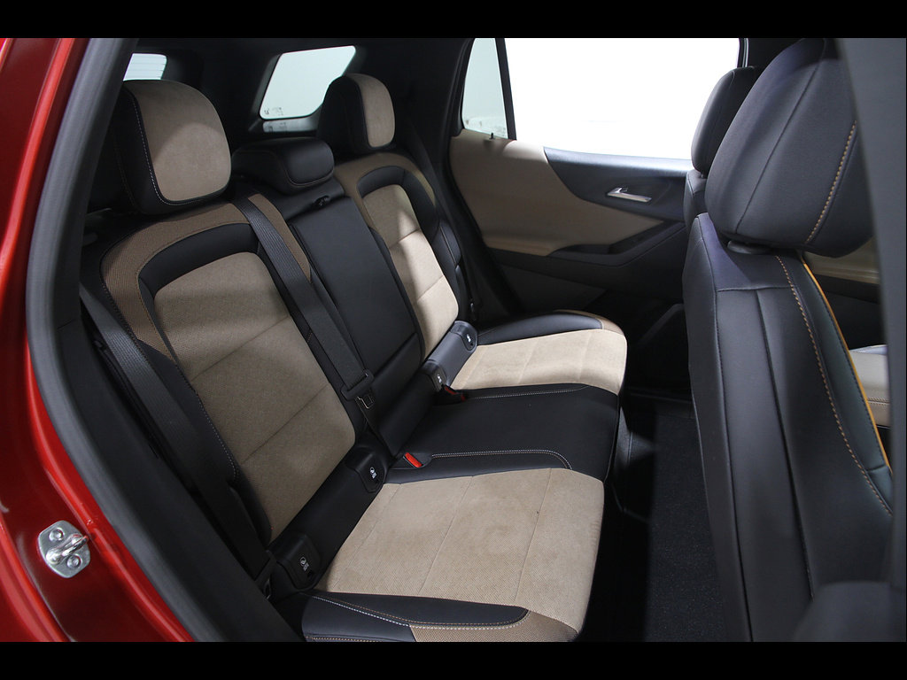 Used 2025 Chevrolet Equinox ACTIV w/ Safety and Technology Package FWD image 17