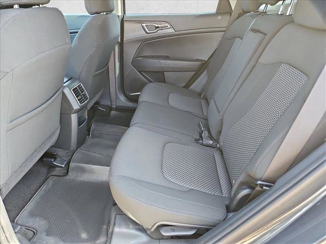 Used 2025 Kia Sportage LX image 19