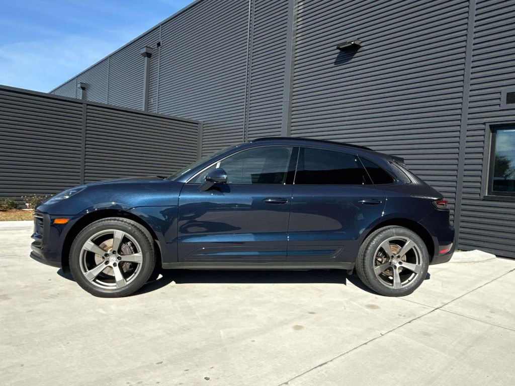 Certified 2023 Porsche Macan Turbo image 2