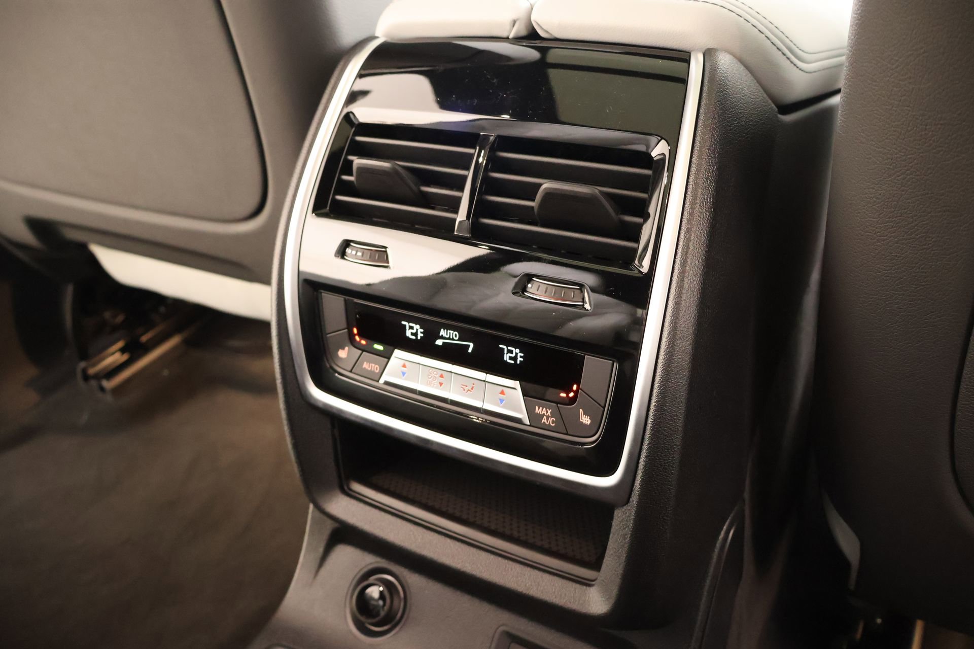 New 2026 BMW X7 xDrive40i w/ M Sport Package image 16