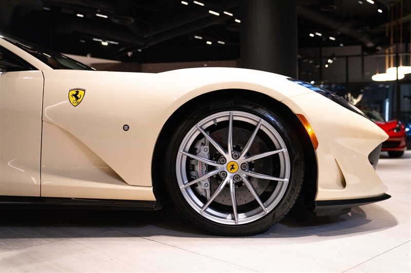 Used 2019 Ferrari 812 Superfast RWD image 8