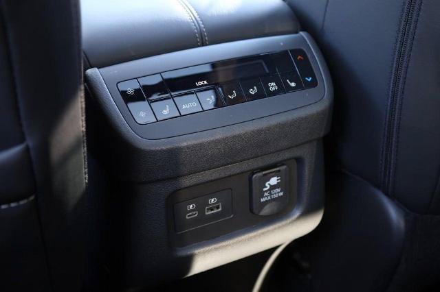 Certified 2025 Nissan Pathfinder Platinum FWD image 26