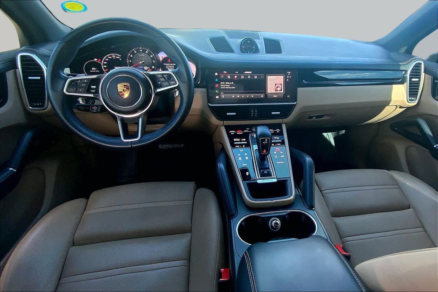 Used 2022 Porsche Cayenne AWD/4WD image 16