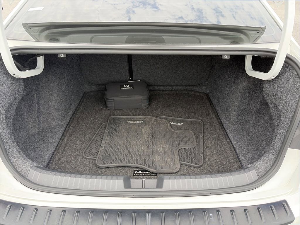 Used 2023 Volkswagen Jetta SE FWD image 31
