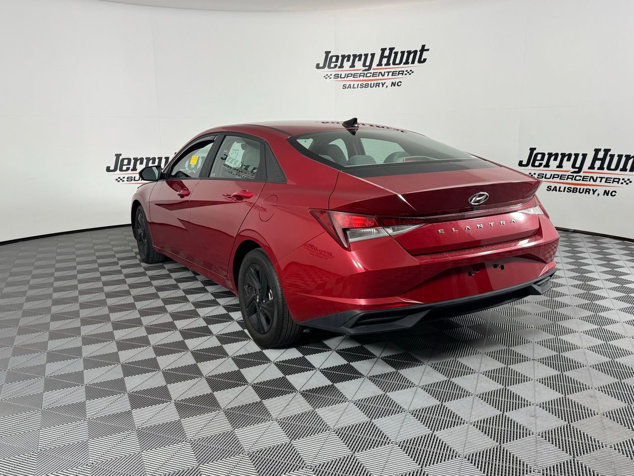 Used 2023 Hyundai Elantra SEL w/ Preferred Accessory Package image 11