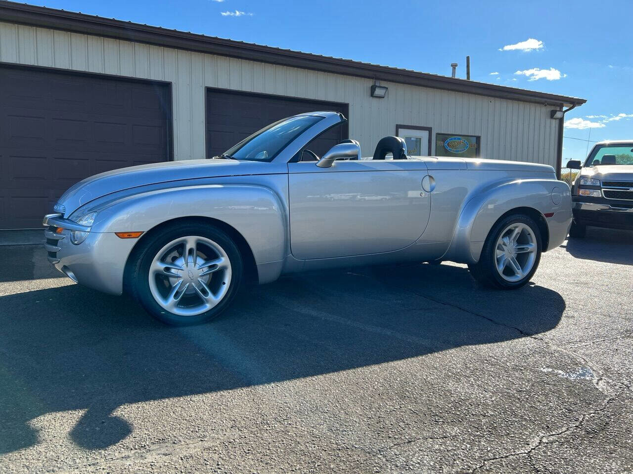 Used 2004 Chevrolet SSR w/ Preferred Equipment Group RWD image 21