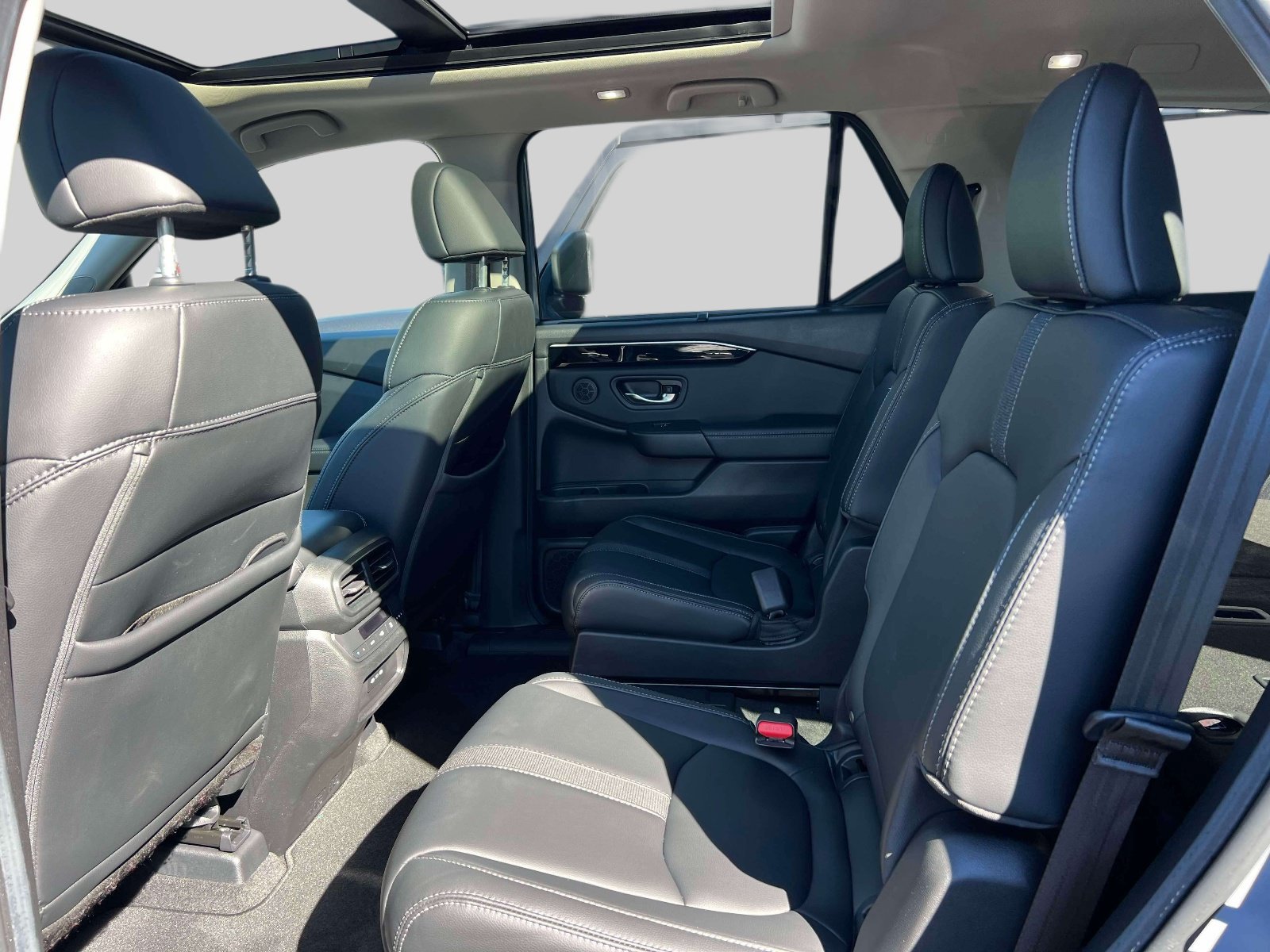 Used 2024 Honda Pilot Touring image 11