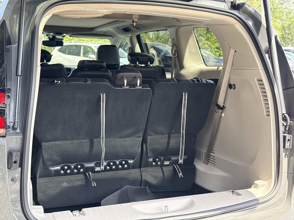 Used 2023 Chrysler Pacifica Touring-L w/ Uconnect Theater Family Group FWD image 13