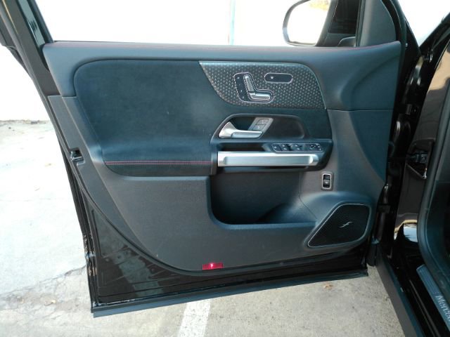 Used 2024 Mercedes-Benz GLB 250 image 15