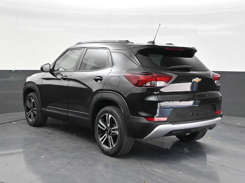 Used 2023 Chevrolet TrailBlazer LT w/ Convenience Package AWD/4WD image 3