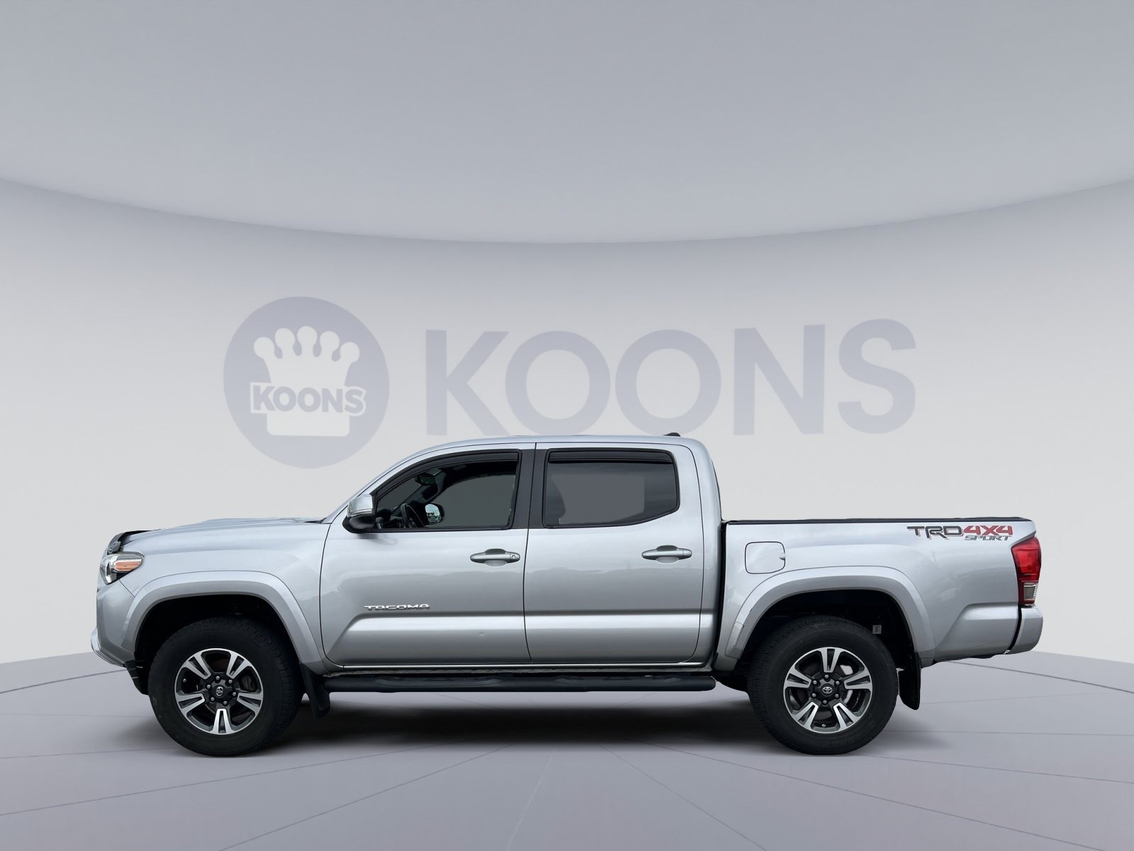Used 2016 Toyota Tacoma TRD Sport w/ Towing Package AWD/4WD image 2