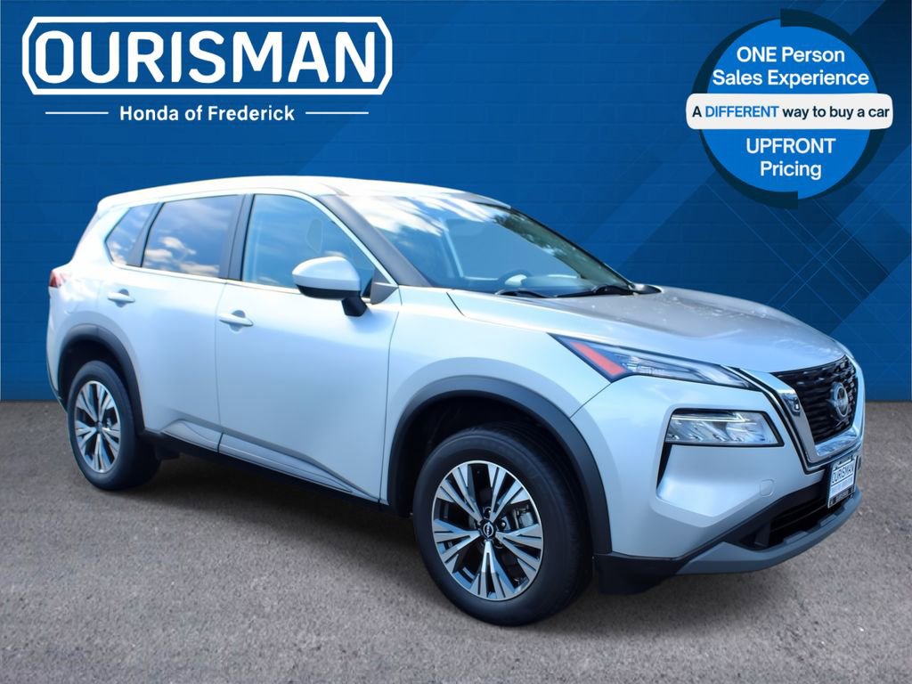 Used 2023 Nissan Rogue SV image 1