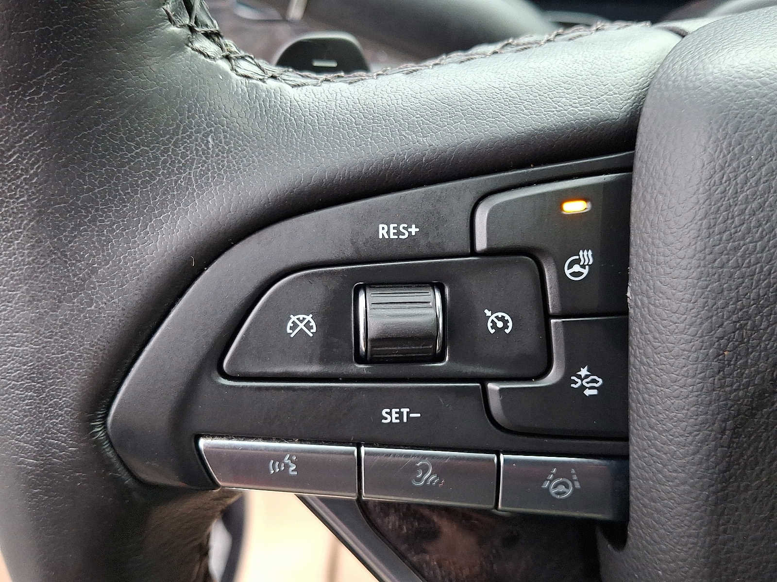 Used 2022 Cadillac Escalade ESV Premium Luxury image 24