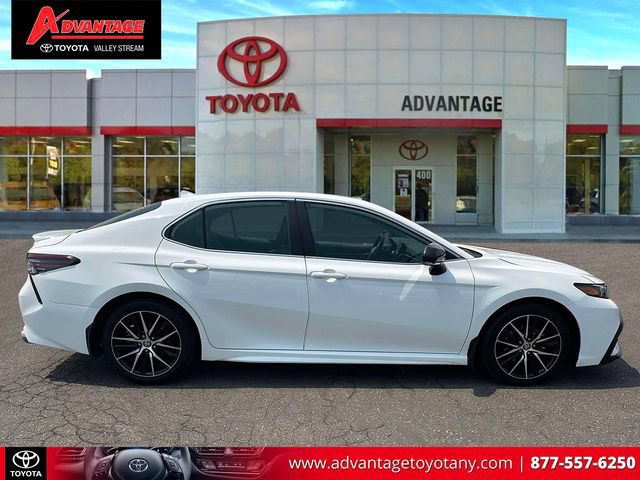 Used 2024 Toyota Camry SE w/ Cold Weather Package FWD image 5