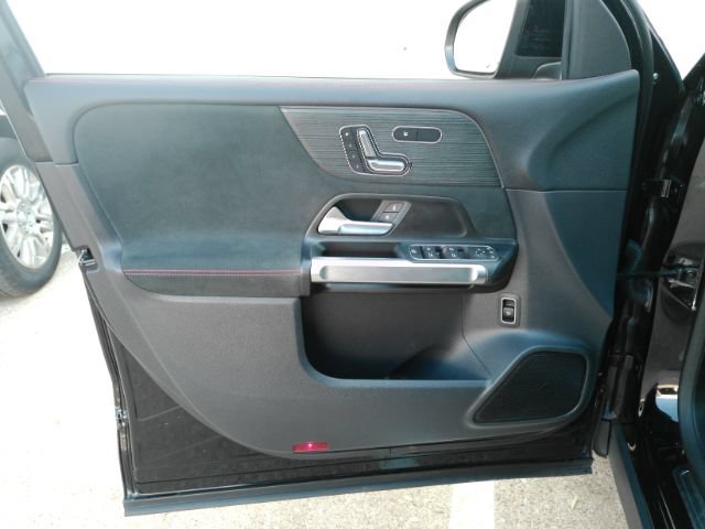 Used 2023 Mercedes-Benz EQB 300 4MATIC image 15