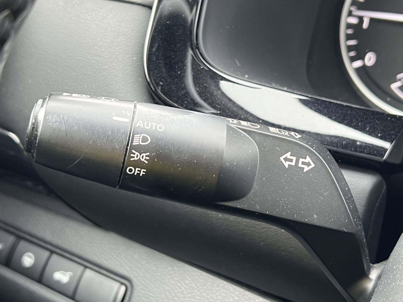 Used 2022 Nissan Pathfinder SV w/ SV Premium Package image 26