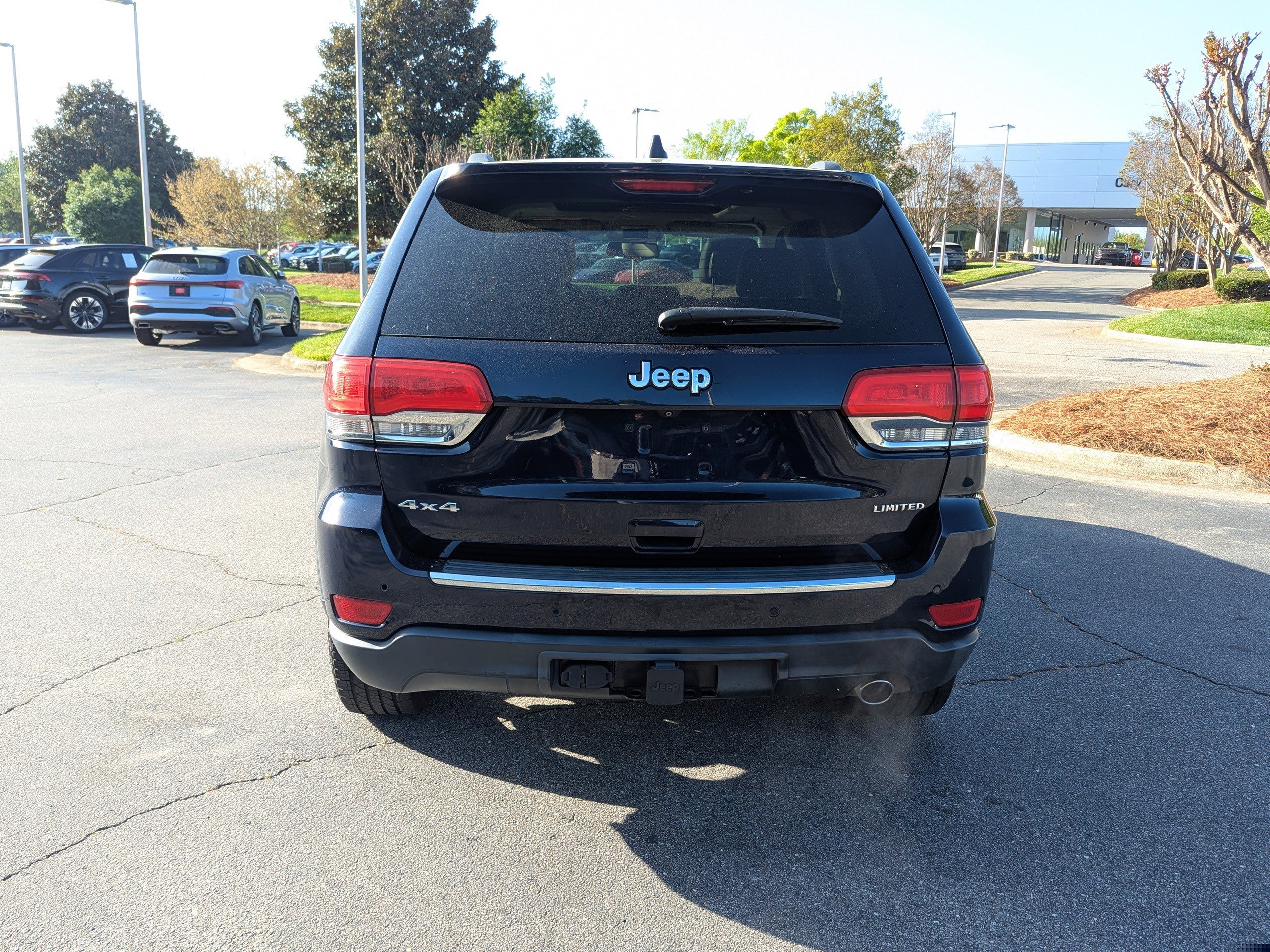 Used 2015 Jeep Grand Cherokee Limited w/ Luxury Group II image 6