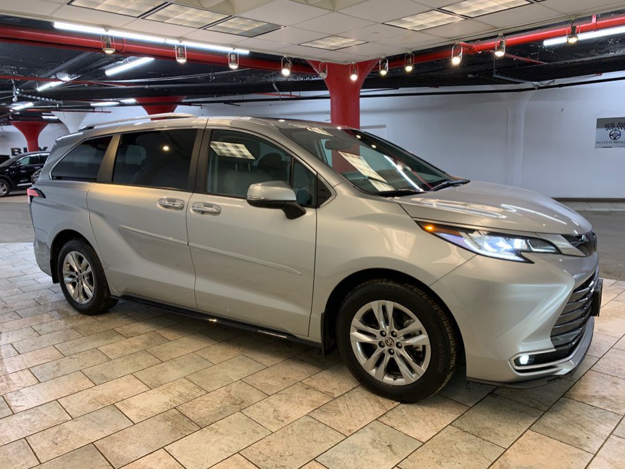 Used 2023 Toyota Sienna Limited w/ Protection Package (TMS) AWD/4WD image 9