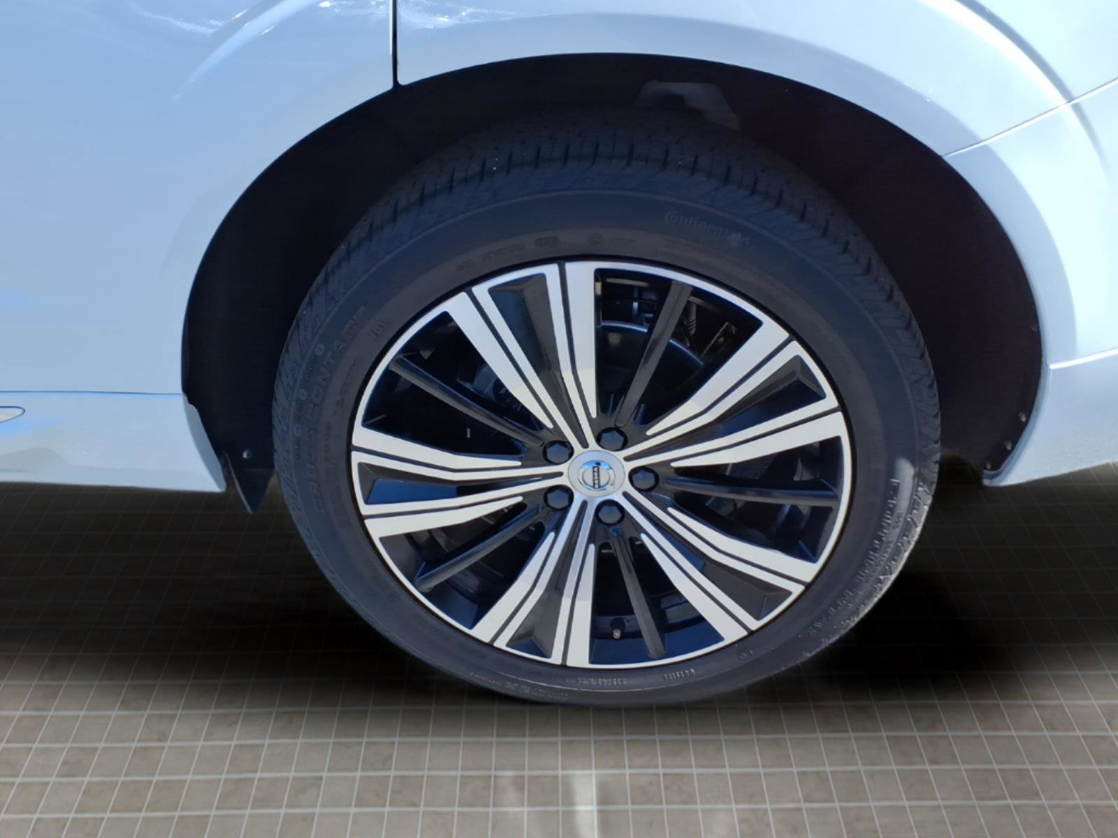 Used 2023 Volvo XC60 B5 Ultimate w/ Protection Package Premier image 11