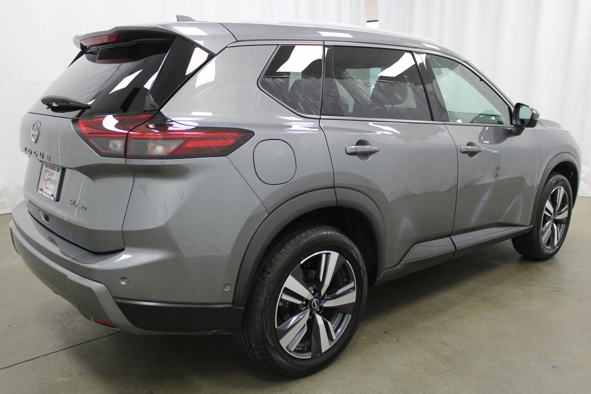 Used 2024 Nissan Rogue SL image 4