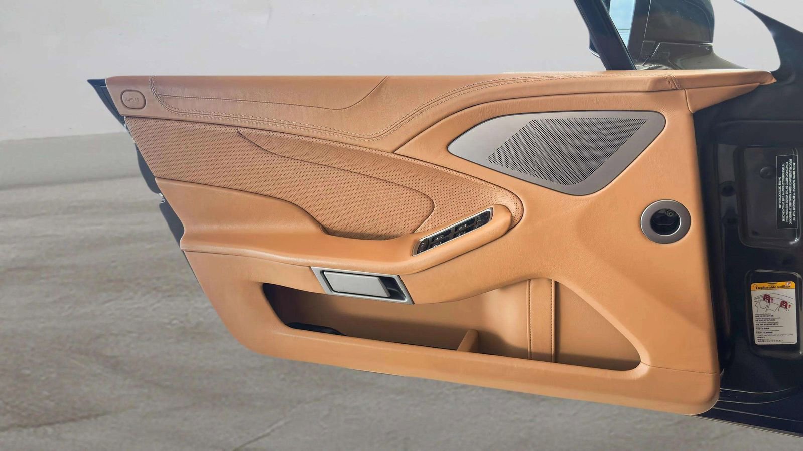 Used 2016 Aston Martin Vanquish Volante image 27