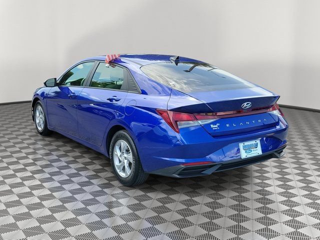 Used 2021 Hyundai Elantra SE FWD image 4