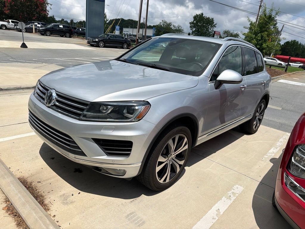 Used 2017 Volkswagen Touareg Wolfsburg Edition AWD/4WD image 3