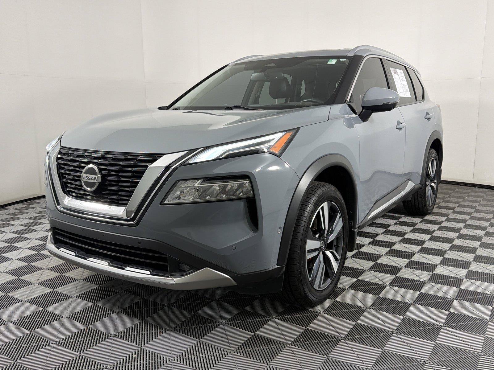 Used 2021 Nissan Rogue Platinum FWD image 3