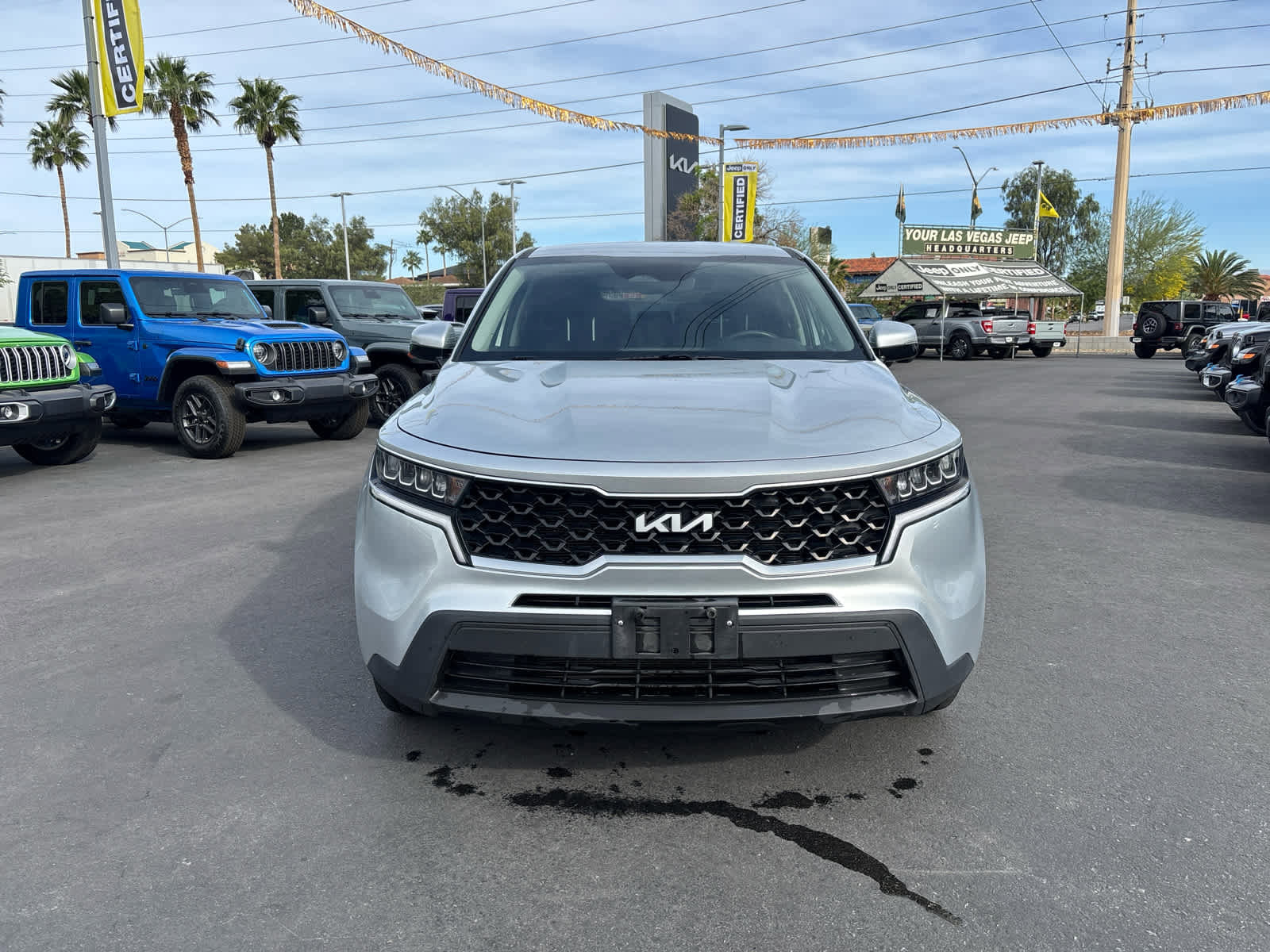 Used 2022 Kia Sorento LX image 2