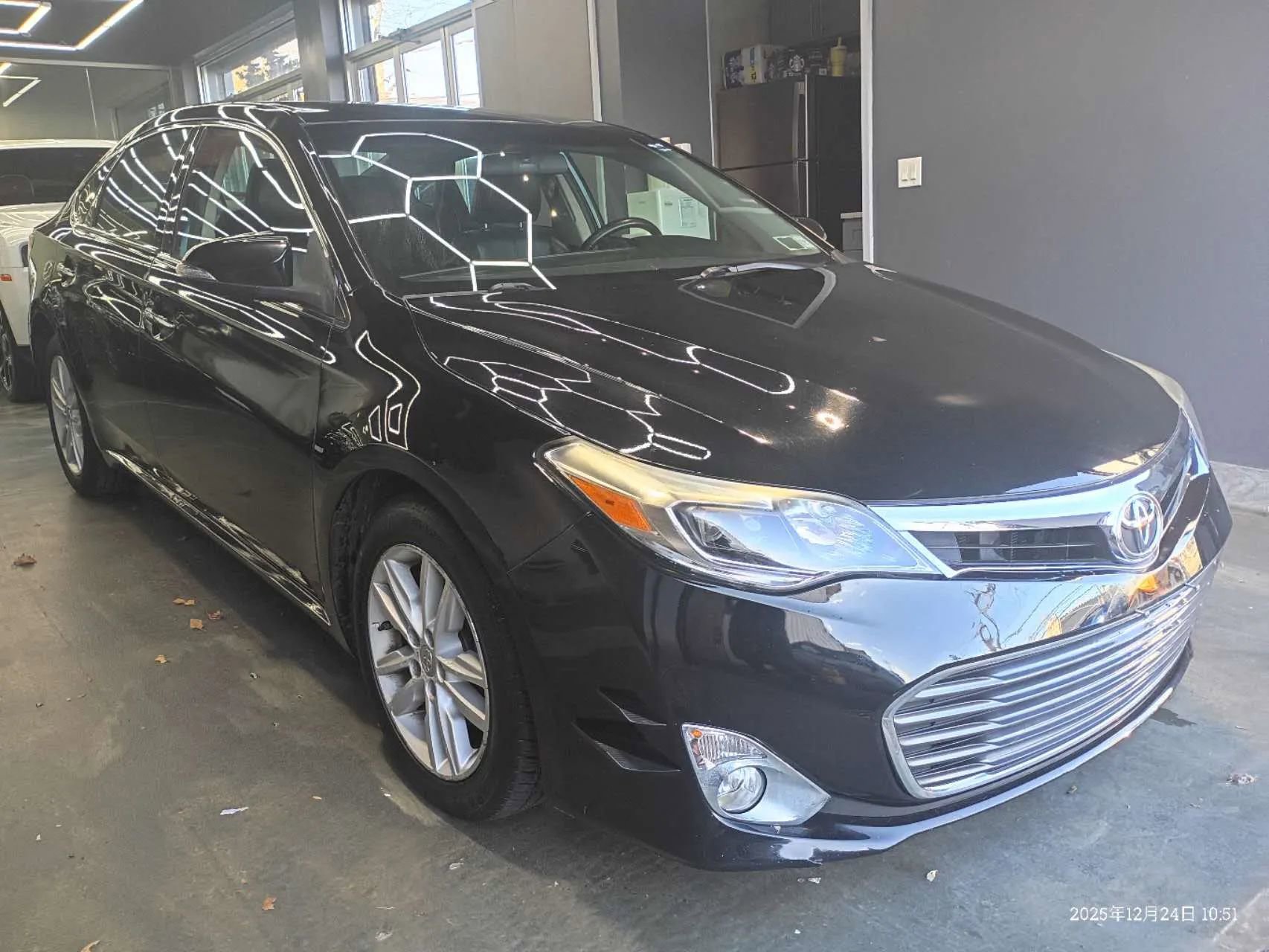 Used 2015 Toyota Avalon XLE image 3