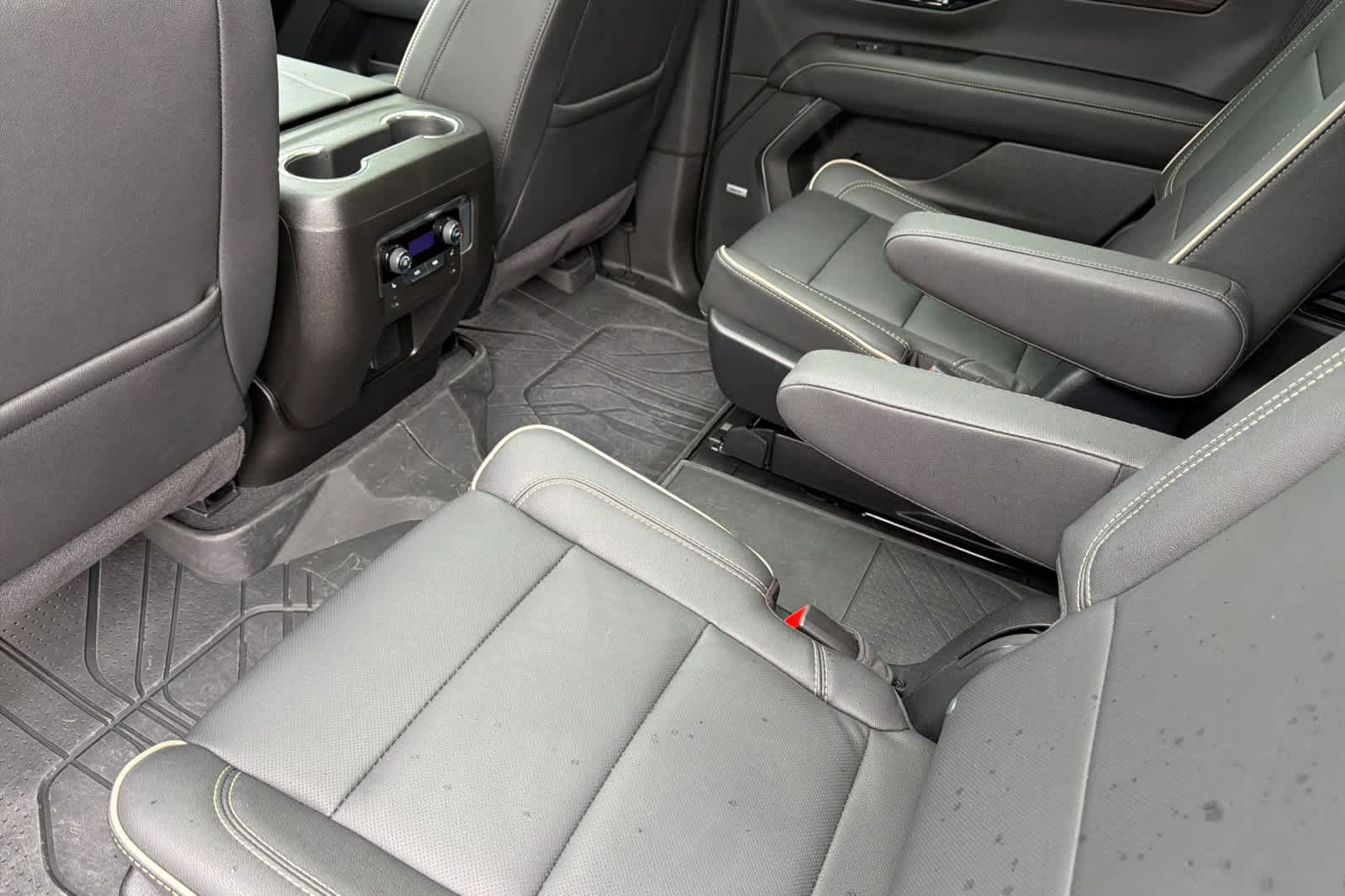 Used 2026 Chevrolet Tahoe Premier w/ Sun And Tow Package AWD/4WD image 4