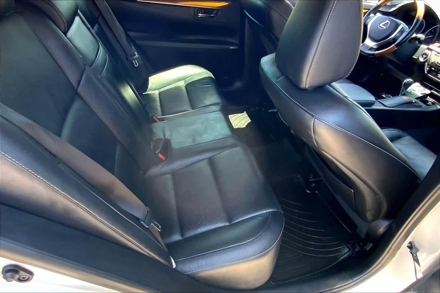 Used 2014 Lexus ES 300h w/ Luxury Package w/Bamboo Trim FWD image 20