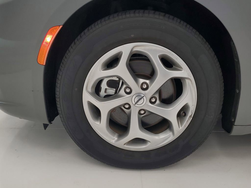 Used 2023 Chrysler Pacifica Limited FWD image 8