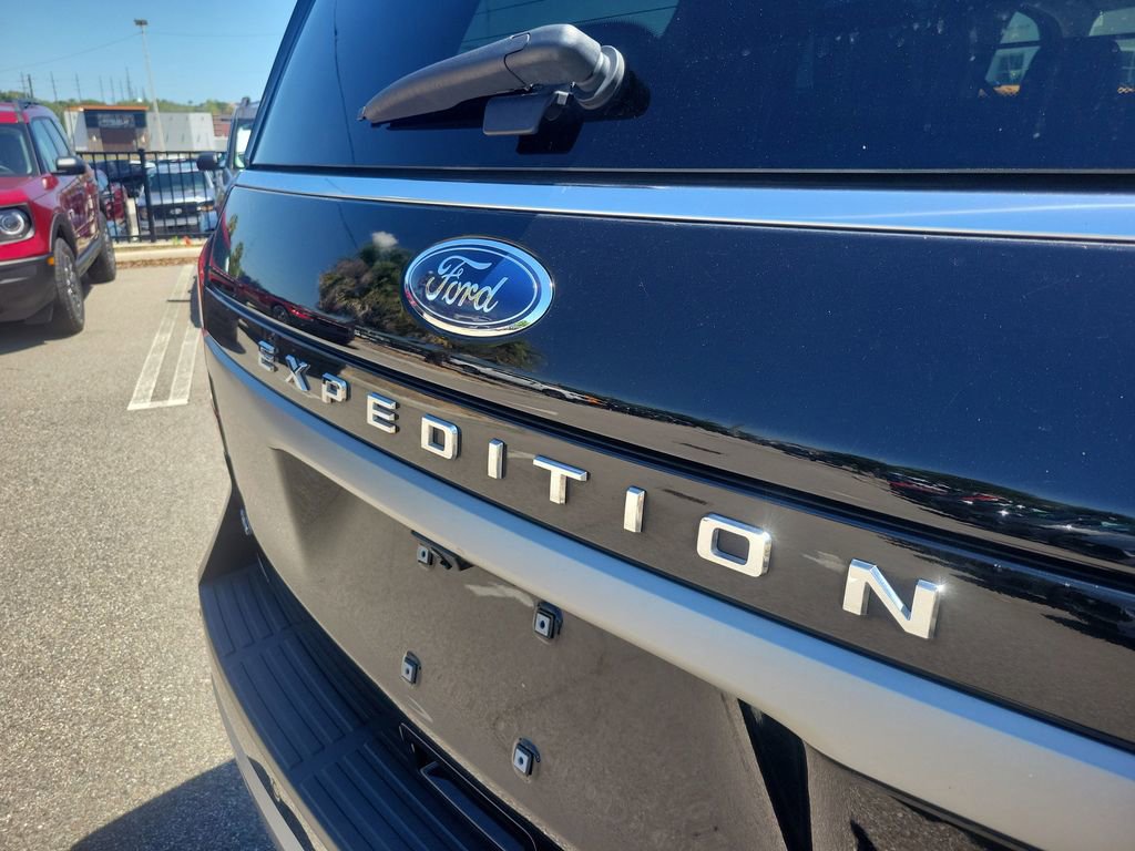 Used 2024 Ford Expedition XLT image 7