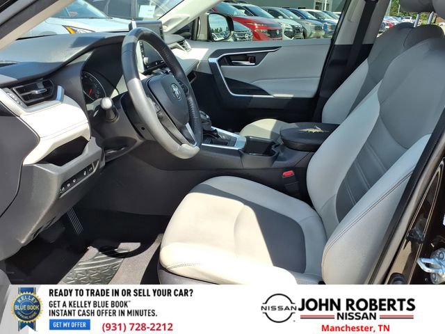 Used 2022 Toyota RAV4 XLE Premium image 5