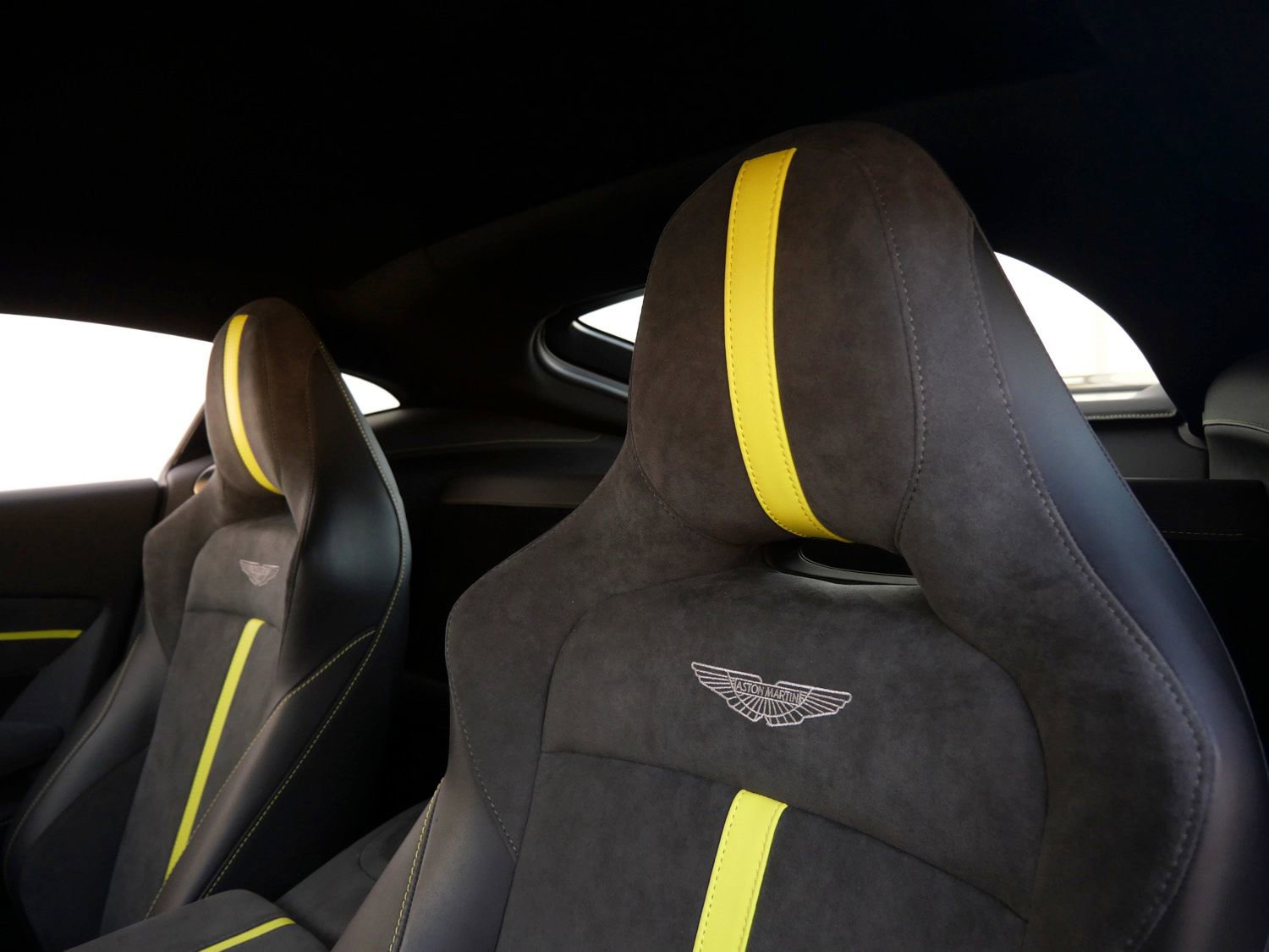 Used 2023 Aston Martin V8 Vantage Coupe image 5
