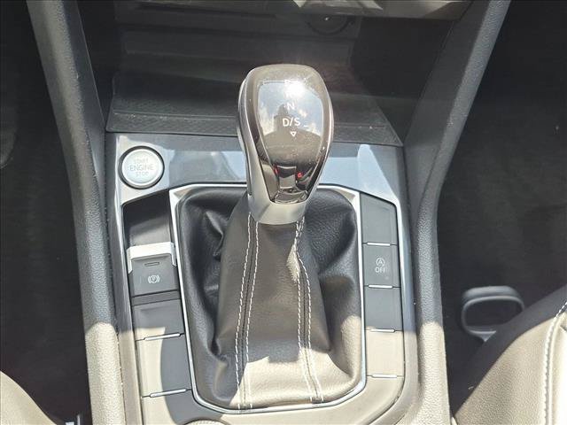 Used 2024 Volkswagen Tiguan SE AWD/4WD image 12