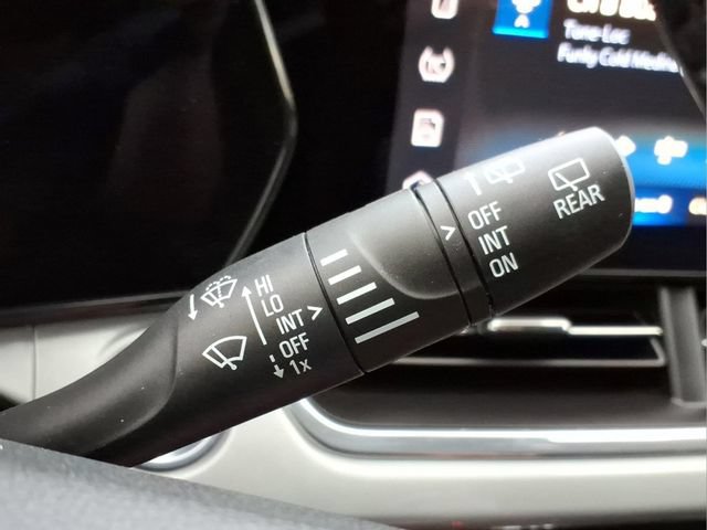 Used 2025 Chevrolet Trax LT w/ Driver Confidence Package FWD image 30