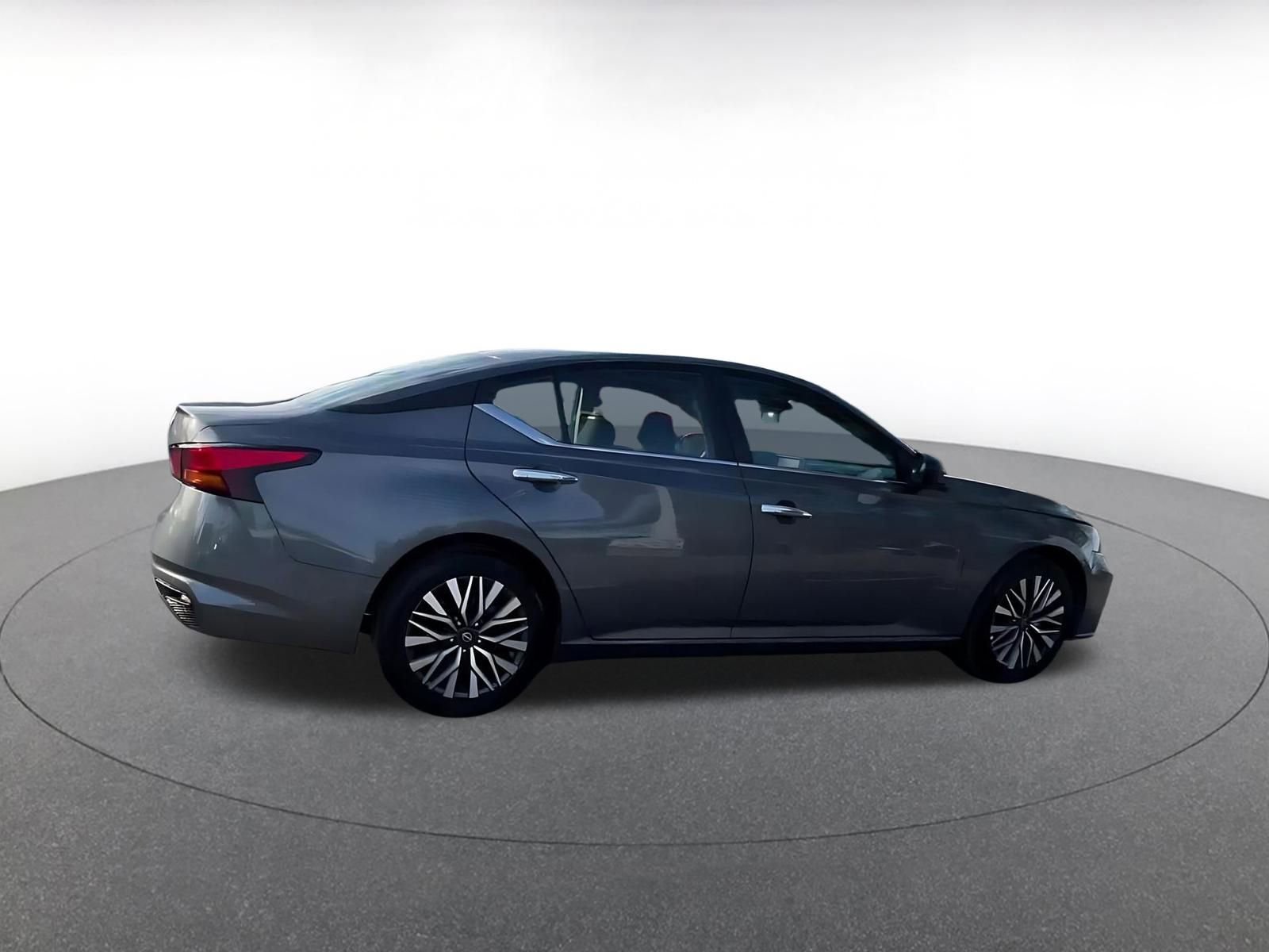 Used 2025 Nissan Altima 2.5 SV image 12