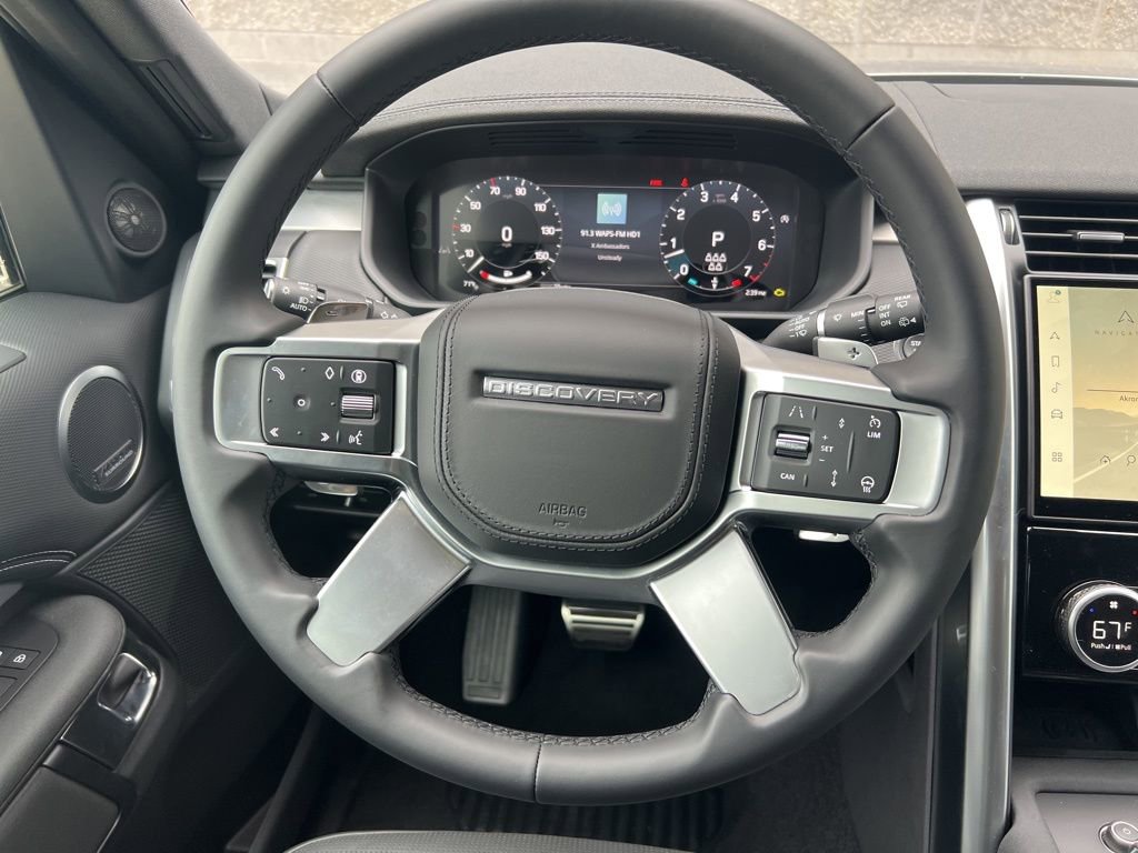 Used 2024 Land Rover Discovery Dynamic SE AWD/4WD image 19