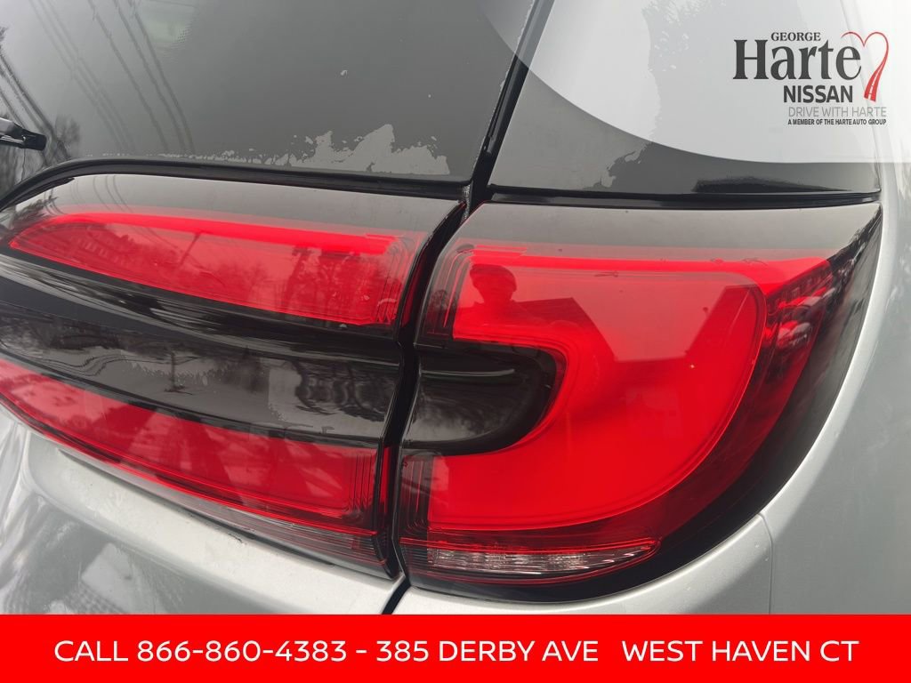 Used 2024 Chrysler Pacifica Touring-L image 19