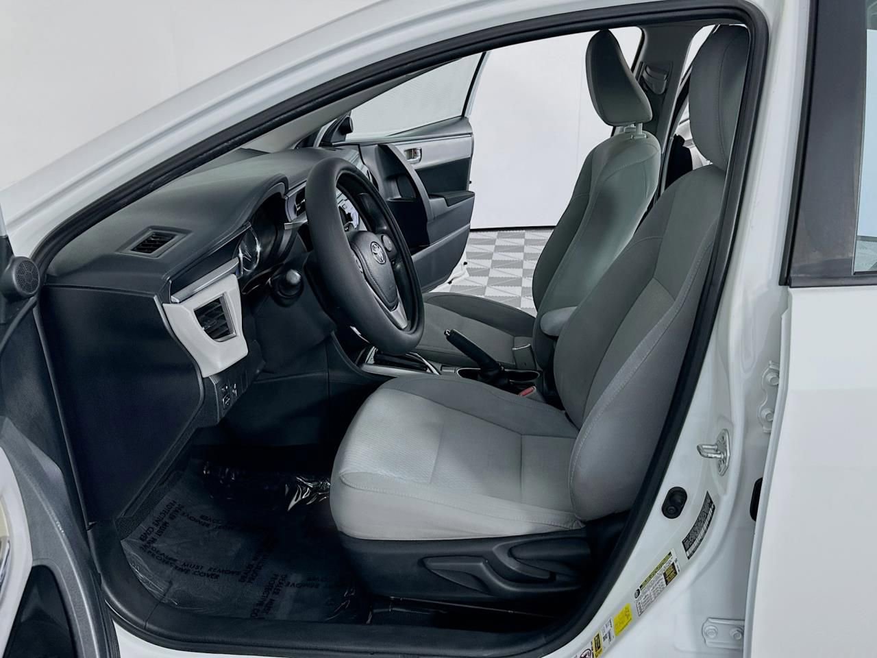 Used 2016 Toyota Corolla LE image 21