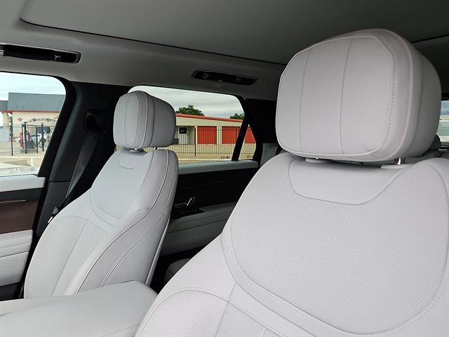 Used 2024 Land Rover Range Rover Sport SE AWD/4WD image 11