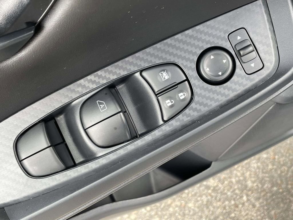 Used 2025 Nissan Sentra S image 16