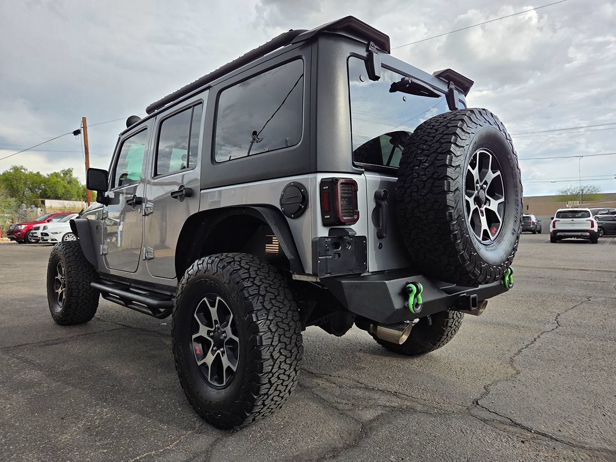 Used 2018 Jeep Wrangler Unlimited Sahara w/ Connectivity Group AWD/4WD image 17